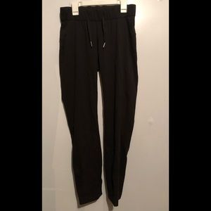 Women’s lululemon on the fly pants